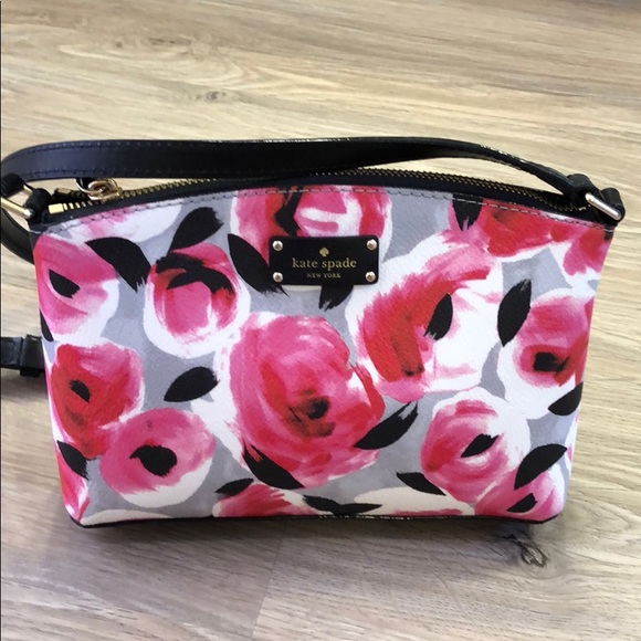 kate spade Handbags - Kate Spade ♠️ Crossbody Bag (Small)